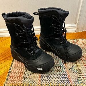 North Face kids Alpenglow snow boots size 1